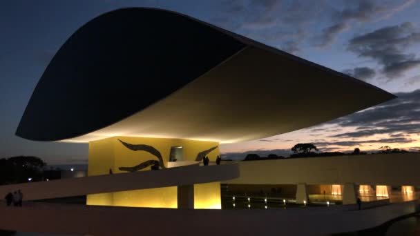 유명한 오스카 Niemeyer 박물관 (일명 월) 쿠리치바, 파라 나 주, 브라질의 쿠리 티 바, 브라질-7 월 2017: Timelapse 보기 — 비디오