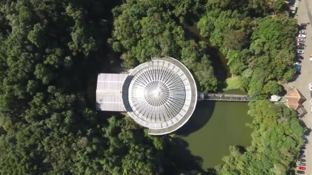 Flygfoto Opera de Arame, kultur och natur på samma ställe, traditionell turist plats i staden Curitiba, delstaten Parana, Brasilien, juli 2017. — Stockvideo