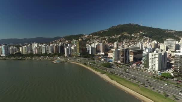 Beira Mar Norte, Florianopolis, byggnader, antenn skott på avenyn. Juli 2017. — Stockvideo