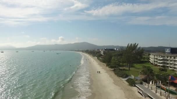 Vista aérea Praia das Cachoeiras, Florianópolis. Julho, 2017 — Vídeo de Stock