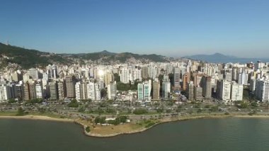 Beira-Mar Norte, Florianopolis, binalar, caddenin hava atış. Temmuz, 2017. 