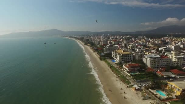 Letecký pohled na pláž Florianópolis, Florianópolis. Července 2017 — Stock video