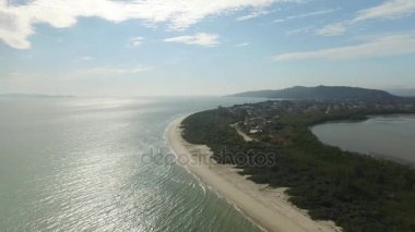 Daniela beach, Florianopolis havadan görünümü. Temmuz, 2017 