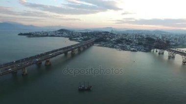Florianopolis, Brezilya Pedro Ivo Campos köprü havadan görünümü. Temmuz, 2017. 