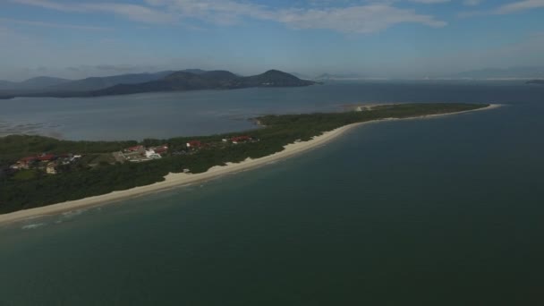Daniela beach, Florianopolis havadan görünümü. Temmuz, 2017 — Stok video