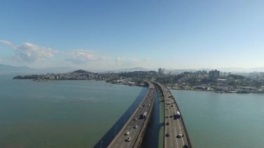 Florianopolis, Brezilya Pedro Ivo Campos köprü havadan görünümü. Temmuz, 2017. 