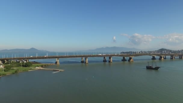 Aerial view Pedro Ivo Campos Bridge, in Florianopolis, Brazil. July, 2017. — Stock Video