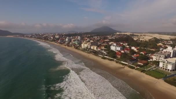 Légifelvételek Ingleses beach, Florianopolis, Brazília. Július, 2017 — Stock videók