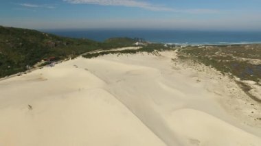 Florianopolis, Brezilya Joaquina Beach havadan görünümü. Temmuz, 2017.