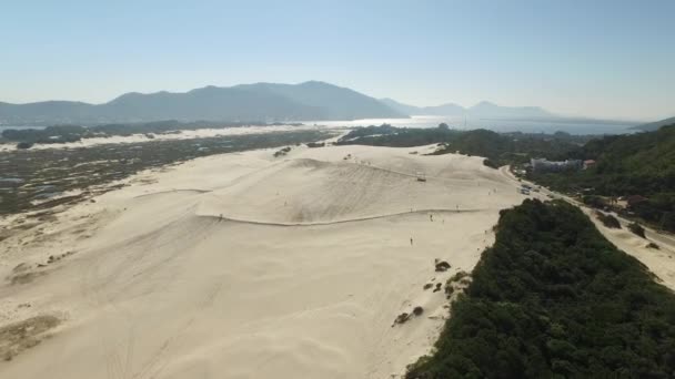 Vista aérea Praia Joaquina em Florianópolis, Brasil. Julho, 2017 . — Vídeo de Stock