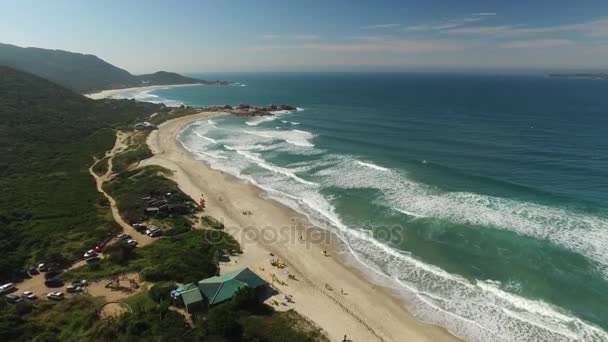 Letecký pohled na Mole beach, Florianópolis, Brazílie. Července 2017 — Stock video