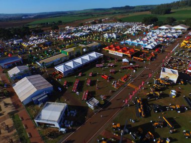 Sao Paulo, Brezilya - 1 Mayıs 2017: Agrishow, 24 Uluslararası Ticaret Fuarı, tarım teknolojisi Ribeirao Preto yer alarak, havadan görünümü.