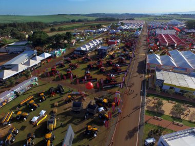 Sao Paulo, Brezilya - 1 Mayıs 2017: Agrishow, 24 Uluslararası Ticaret Fuarı, tarım teknolojisi Ribeirao Preto yer alarak, havadan görünümü.