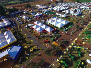 Sao Paulo, Brezilya - 1 Mayıs 2017: Agrishow, 24 Uluslararası Ticaret Fuarı, tarım teknolojisi Ribeirao Preto yer alarak, havadan görünümü.
