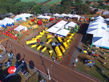 Sao Paulo, Brezilya - 1 Mayıs 2017: Agrishow, 24 Uluslararası Ticaret Fuarı, tarım teknolojisi Ribeirao Preto yer alarak, havadan görünümü.