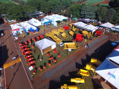Sao Paulo, Brezilya - 1 Mayıs 2017: Agrishow, 24 Uluslararası Ticaret Fuarı, tarım teknolojisi Ribeirao Preto yer alarak, havadan görünümü.
