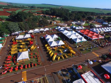 Sao Paulo, Brezilya - 1 Mayıs 2017: Agrishow, 24 Uluslararası Ticaret Fuarı, tarım teknolojisi Ribeirao Preto yer alarak, havadan görünümü.