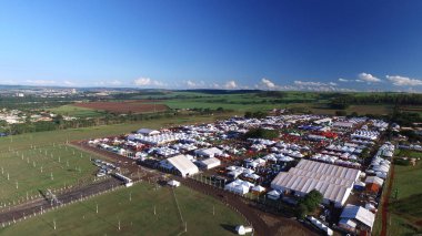 Sao Paulo, Brezilya - 1 Mayıs 2017: Agrishow, 24 Uluslararası Ticaret Fuarı, tarım teknolojisi Ribeirao Preto yer alarak, havadan görünümü.