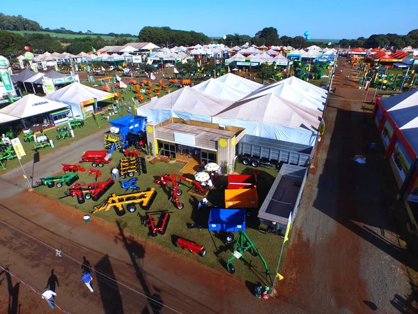 SAO PAULO, BRASIL - 1 de mayo de 2017: Vista aérea de Agrishow, XXIV Feria Internacional de Tecnología Agrícola que tiene lugar en Ribeirao Preto . —  Fotos de Stock