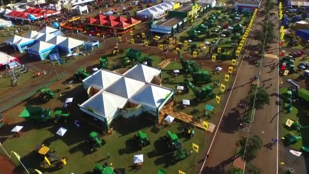 Agrishow、リベイラン ・ プレトの 24 の国際貿易フェアの農業技術撮影場所のサンパウロ, ブラジル - 2017 年 5 月 1 日: 航空写真ビュー. — ストック動画