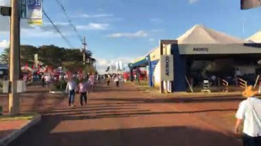 Sao Paulo, Brezilya - 1 Mayıs 2017: Zaman atlamalı, Agrishow, 24 Uluslararası Ticaret Fuarı, tarım teknolojisi Ribeirao Preto yer alarak. 
