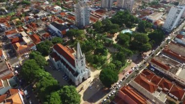 Hava görünümünü Kilisesi Nossa Senhora Aparecida Sertozinho City, Sao Paulo, Brezilya