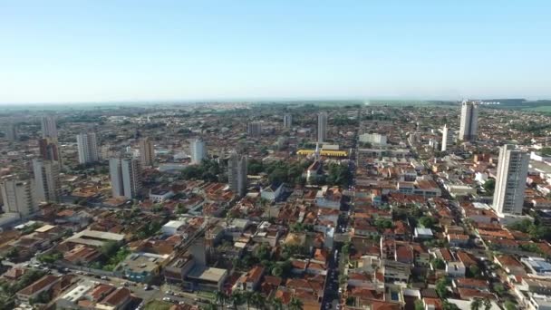 Vista aérea en la ciudad de Sertozinho, Sao Paulo, Brasil — Vídeo de stock