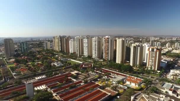 Luchtfoto uitzicht van Ribeirao Preto stad in Sao Paulo, Brazilië. Augustus, 2017. Fiusa Avenue — Stockvideo