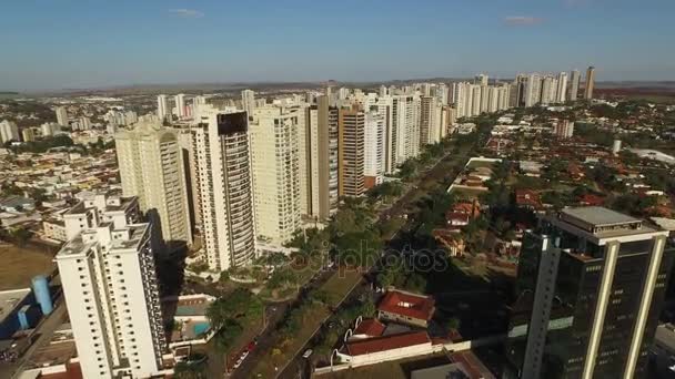 Aerial View i Ribeirao Preto stad i Sao Paulo, Brasilien. Augusti 2017. Fiusa Avenue — Stockvideo