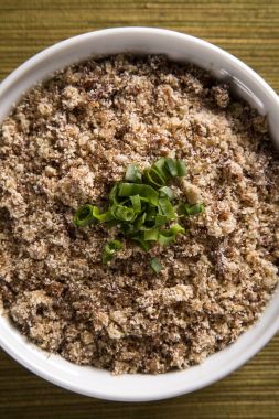 Farofa, bir tost manyok un karışımı.