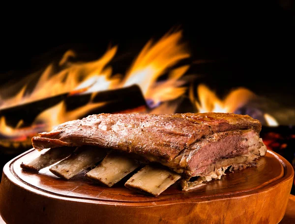 Costeletas de churrasco, churrasco tradicional brasileiro . — Fotografia de Stock