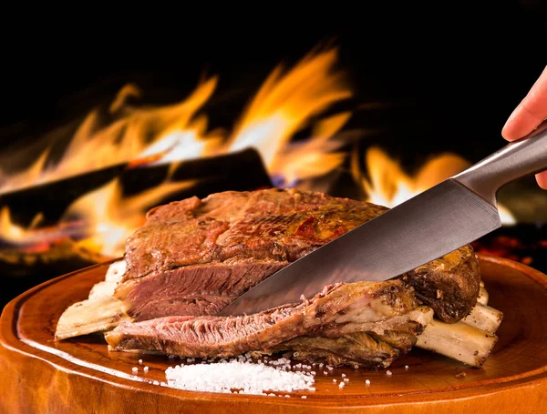 Costeletas de churrasco, churrasco tradicional brasileiro . — Fotografia de Stock