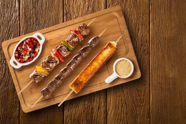Assorted steak skewers on top of a board — Stock Photo, Image