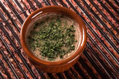 Kase ahşap masa arka plan üzerinde fasulye çorbası