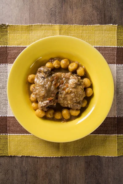 Gebratene Gnocchi mit Huhn. — Stockfoto