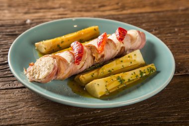 Pupunha pastırma ve palmito ile lezzetli tavuk ızgara