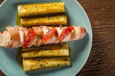 Pupunha pastırma ve palmito ile lezzetli tavuk ızgara