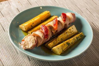 Pupunha pastırma ve palmito ile lezzetli tavuk ızgara