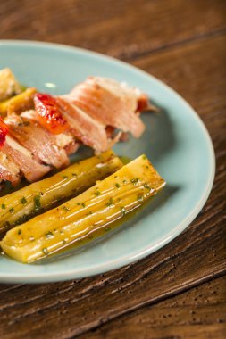 Pupunha pastırma ve palmito ile lezzetli tavuk ızgara