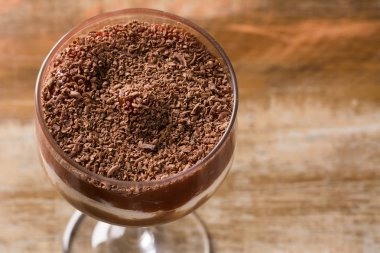 Fıstık ezmesi mus, krem peynir ile guava ve yarım bitter çikolata