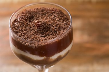 Fıstık ezmesi mus, krem peynir ile guava ve yarım bitter çikolata