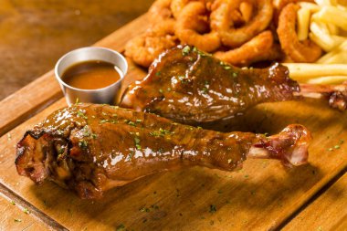 ördek uyluk kotletpane ve kızarmış soğan ile