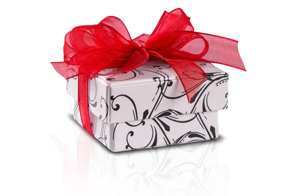 白色背景带红色花边的礼品盒 — 图库照片