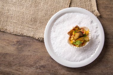 Kızarmış yumuşak Kabuk Yengeç Salatası