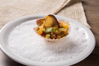 Kızarmış yumuşak Kabuk Yengeç Salatası