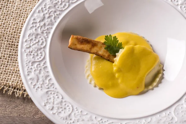 Lor peynirli kabak soslu mantı dolma