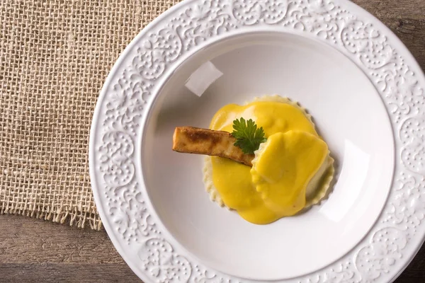 Lor peynirli kabak soslu mantı dolma