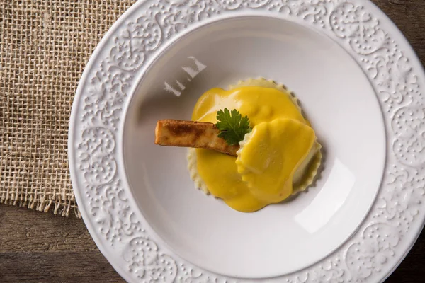 Lor peynirli kabak soslu mantı dolma