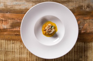 Kavrulmuş cod, morina pişmiş kabak ile