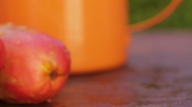 Eski ahşap tatlı taze kaju meyve rotasyon 